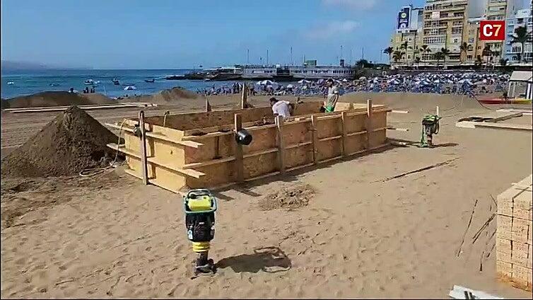 Empieza a crecer el Belén de Arena en Las Canteras