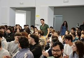 Javier Santaolalla: «Riesgo es estar en una patera, no cambiar de carrera»