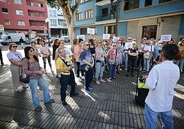 La manifestación para exigir mejoras en el centro cívico de Arenales en imágenes