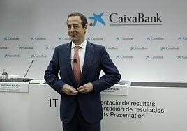 Caixabank asume el impuesto a la banca y critica la falta de consenso político