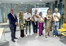 Sanitarios canarios se vacunan públicamente para promover la prevención contra la gripe y el Covid