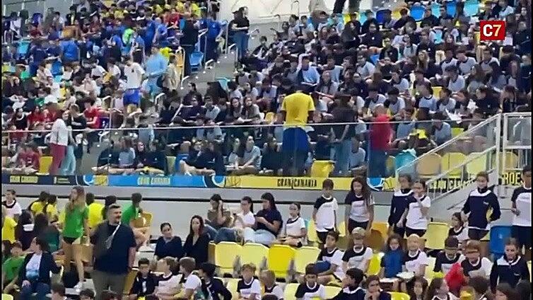 Furor en el Arena por el entrenamiento a puertas abiertas del Granca