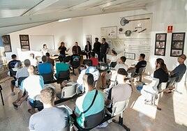 La cofradía de Gran Tarajal asegura el relevo generacional con un curso de patrón de pesca