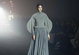 La diseñadora Naya Ahdab, premio internacional de moda David Delfín talento original