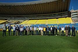 Las nueve empresas que optan a reformar el estadio de Gran Canaria visitan la instalación
