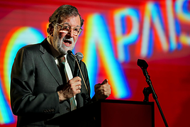 Rajoy critica la presunta corrupción del PSOE y exige a Sánchez los Presupuestos o que «coja la puerta»