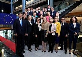 La Eurocámara da luz verde a la Comisión más derechizada y con menos apoyo político