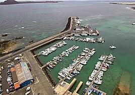 Obras Públicas analiza en Corralejo el impacto ecológico de la conectividad marítima