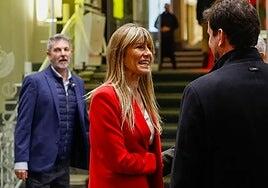 Las acusaciones piden la imputación de la directora de Moncloa que trabaja para Begoña Gómez