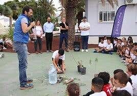 Escolares de Playa Blanca plantan 188 árboles