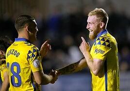 Un doblete de McBurnie sella un pase más apurado de lo previsto (1-2)