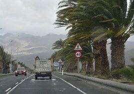 El fuerte viento y las lluvias aisladas marcan el tiempo en Canarias