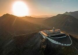 Felices 70 años, faro de la Entallada