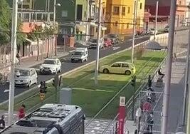 Una conductora invade las vías del tranvía de Tenerife: «Una mañana normal en Taco»
