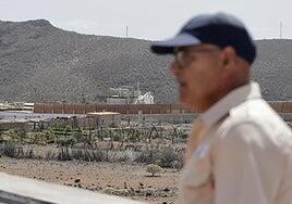 El dueño de la granja avícola de La Montañeta promete acabar con los malos olores