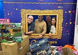 La Casa Galicia y el Banco de Alimentos reciben la tradicional ofrenda de la Villa de Moya