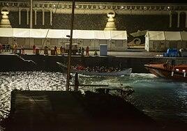 Tres menores y seis mujeres, entre las 65 personas rescatadas cerca de Lanzarote