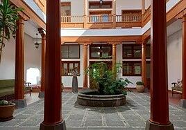 Santa Brígida reabre el patio del «Sí, quiero» tras su rehabilitación