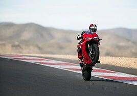 Ducati vuela alto con las nuevas Panigale V2 y Streetfighter V2