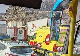 Reabren el túnel Adolfo Cañas tras el vuelco de un camión en su interior