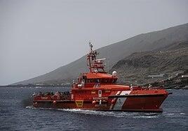 Llegan 141 migrantes rescatados durante la noche en aguas cercanas a El Hierro