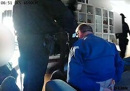 La Guardia Civil, en el asalto de la casa de Koldo: «Al suelo»