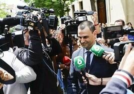 El Supremo admite a trámite la demanda del novio de Ayuso contra María Jesús Montero