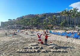 Anfi da la bienvenida a la Navidad con una espectacular escultura de arena en Anfi del Mar