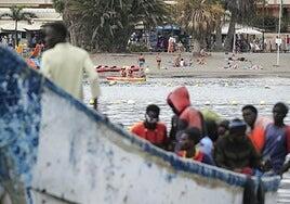 Día frenético en la Ruta Canaria: cerca de 600 migrantes rescatados y un naufragio con ocho muertos