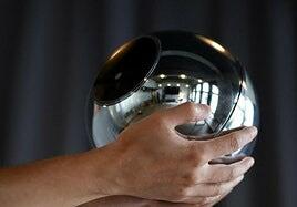 Worldcoin, la empresa que escanea iris a cambio de criptomonedas, tendrá que borrar todos los datos en Europa