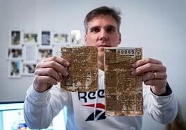 «He vendido miles de décimos embarrados. La gente los prefiere así»