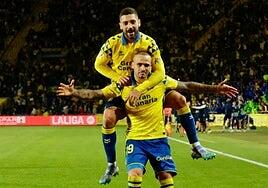 Sandro le pone el lazo a la UD