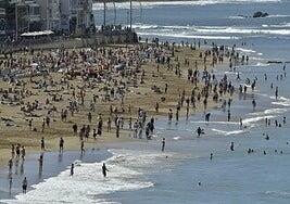 Ligera calima y cielos parcialmente despejados en Canarias
