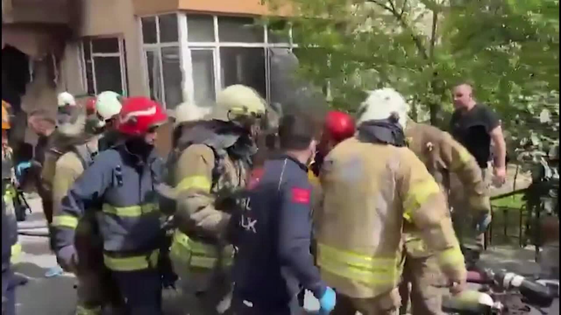 Aumentan a cerca 30 los muertos en un incendio en una discoteca de Estambul