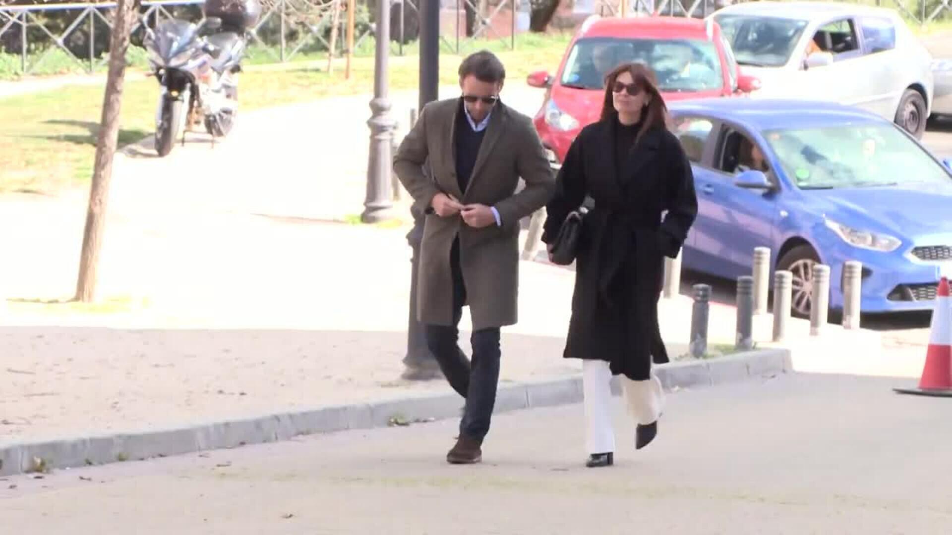 Escassi se refugia del escándalo en Laura Londoño, dos citas en tres días