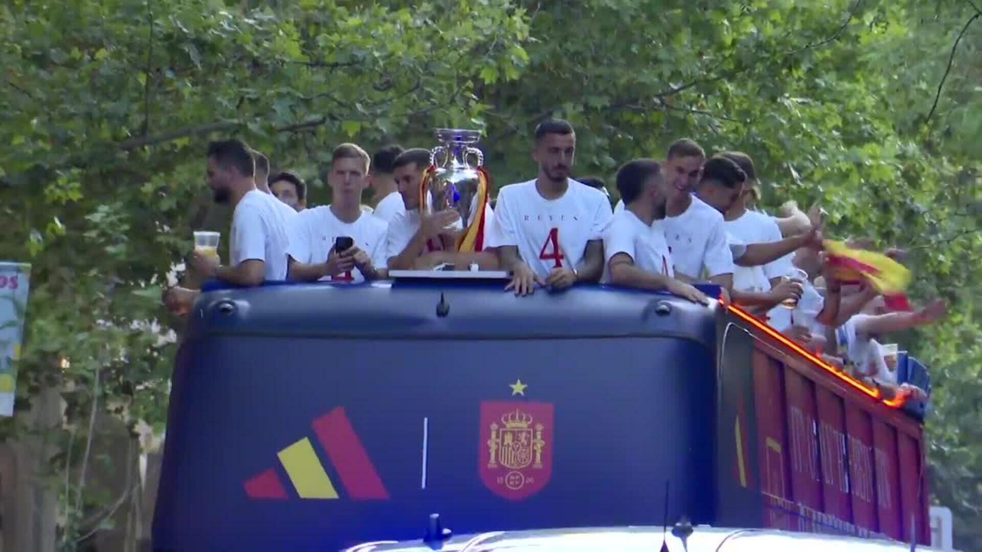 La selección española celebra por las calles de Madrid el triunfo en la Eurocopa 2024