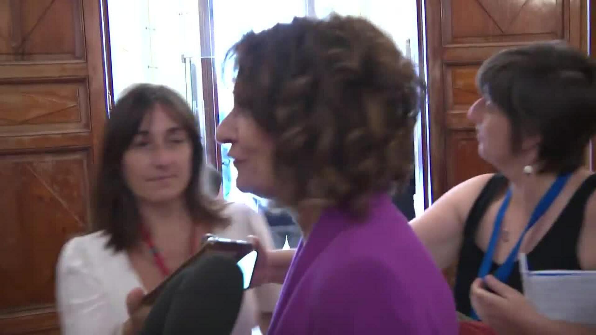 Montero confía en "sentido común" de sus socios para sacar los objetivos de déficit