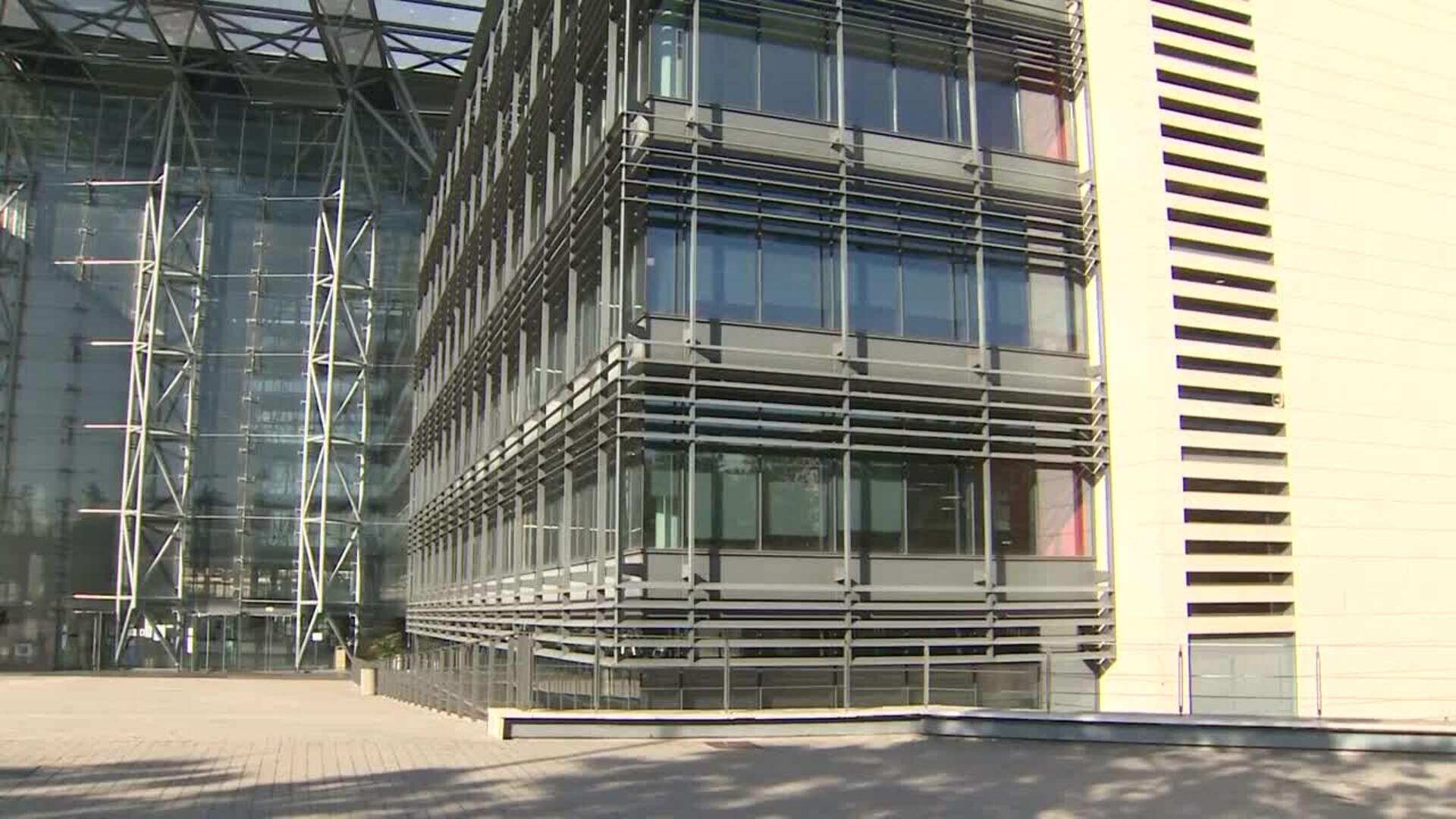 Endesa vende el 49,99% de su negocio solar en España a Masdar por 817 millones de euros