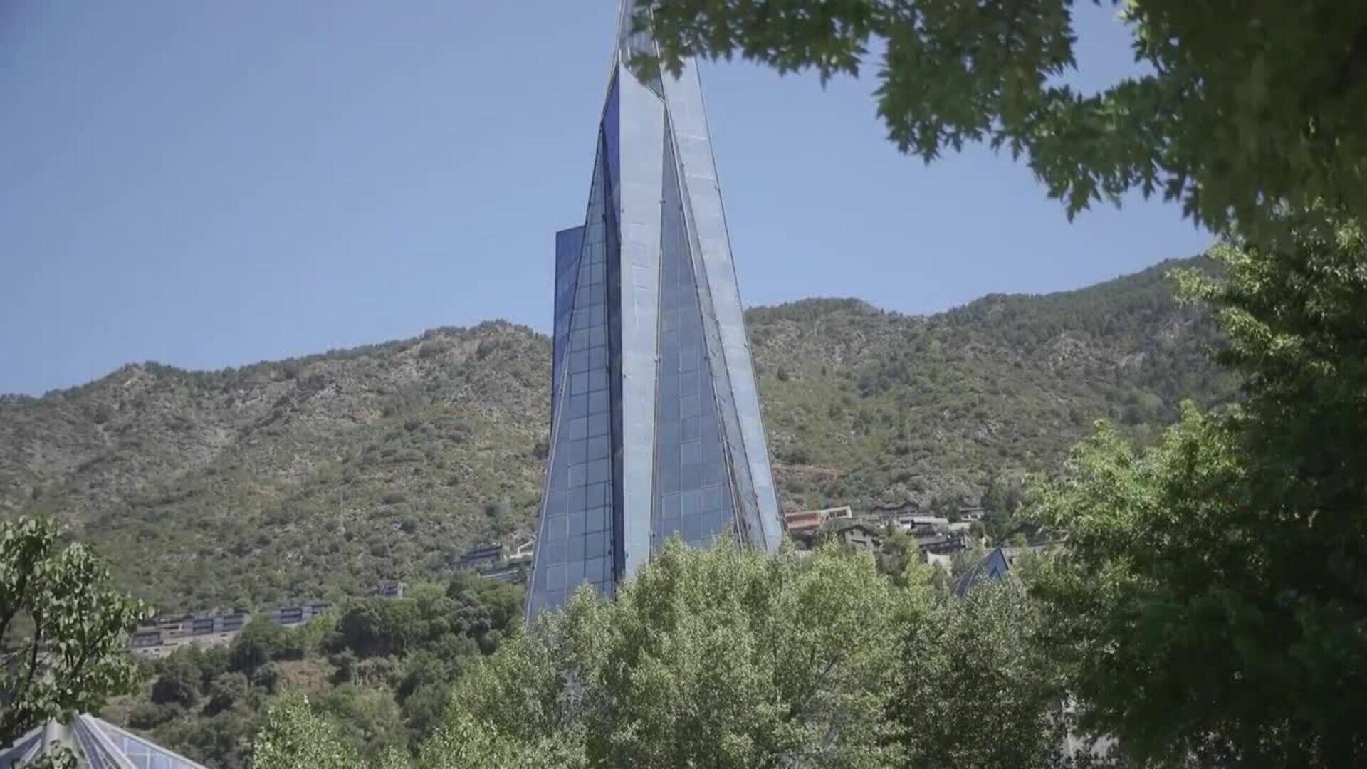 Caldea inicia su transformación de spa a resort con la reforma de la gran laguna