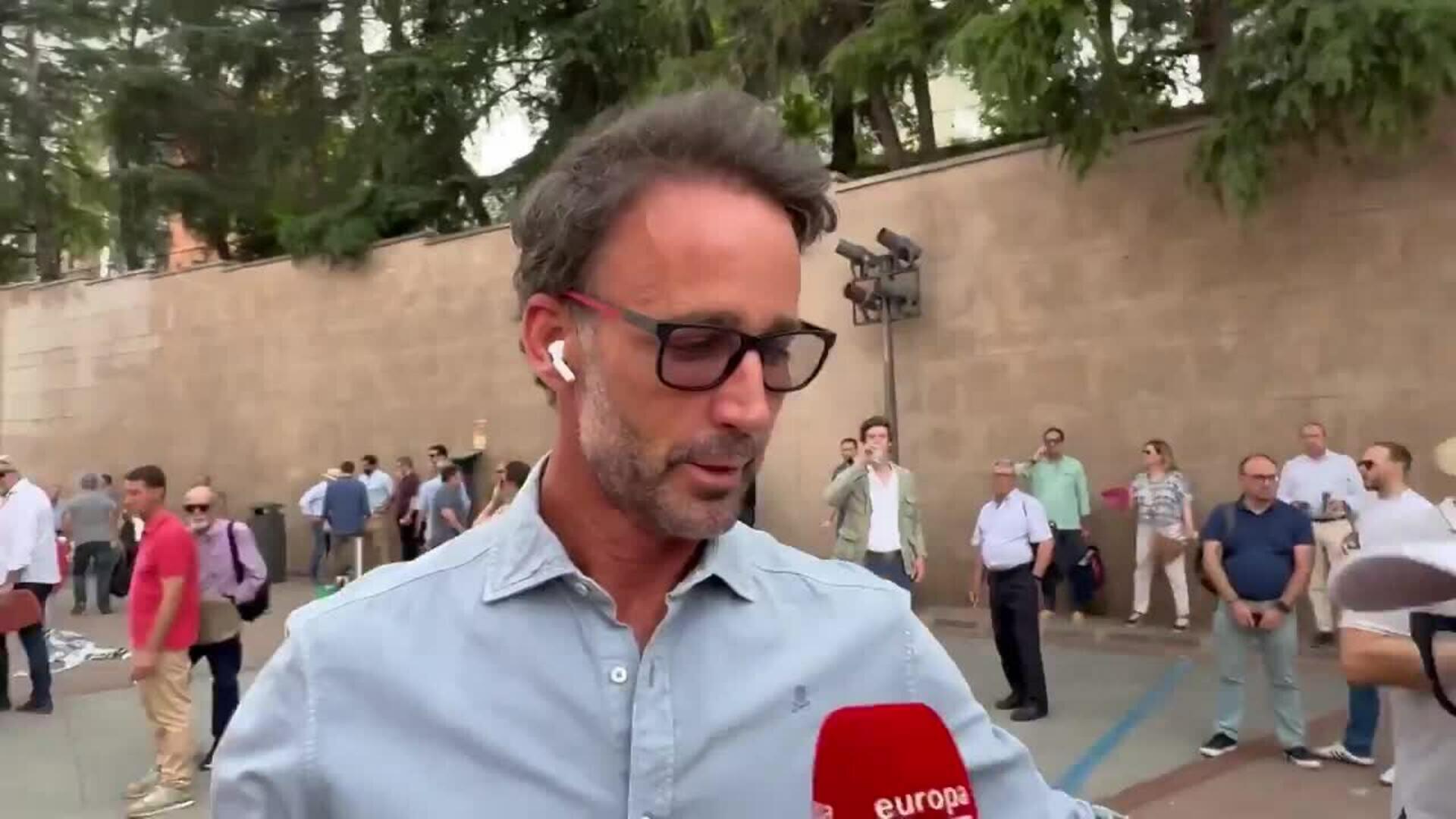 Mónica Hoyos atiza a Escassi y se moja sobre si Hiba Abouk será su "pareja definitiva"