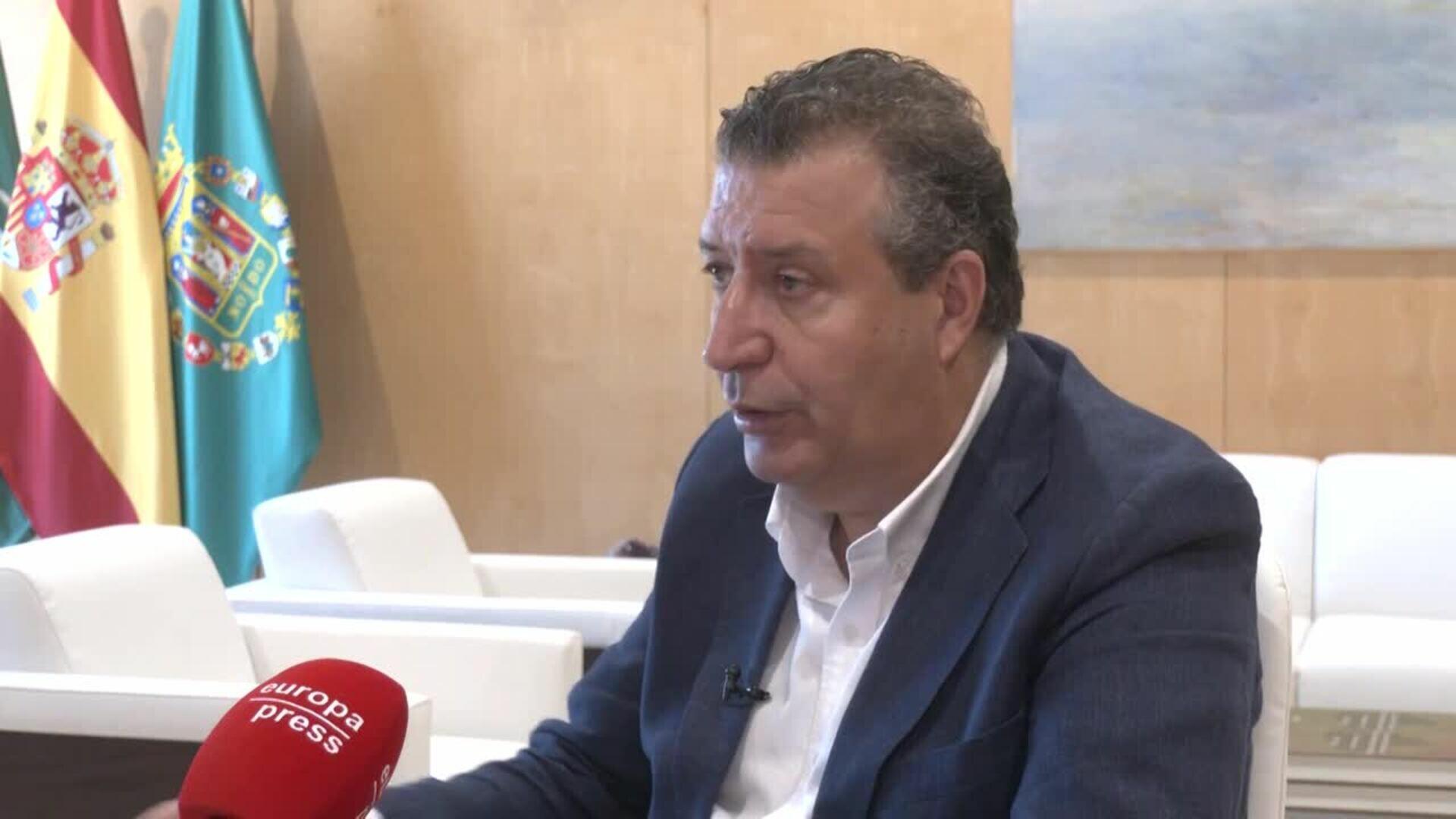 Fernández pide a Sanz no buscar "los tres pies al gato" con mercado de la Puerta de la Carne