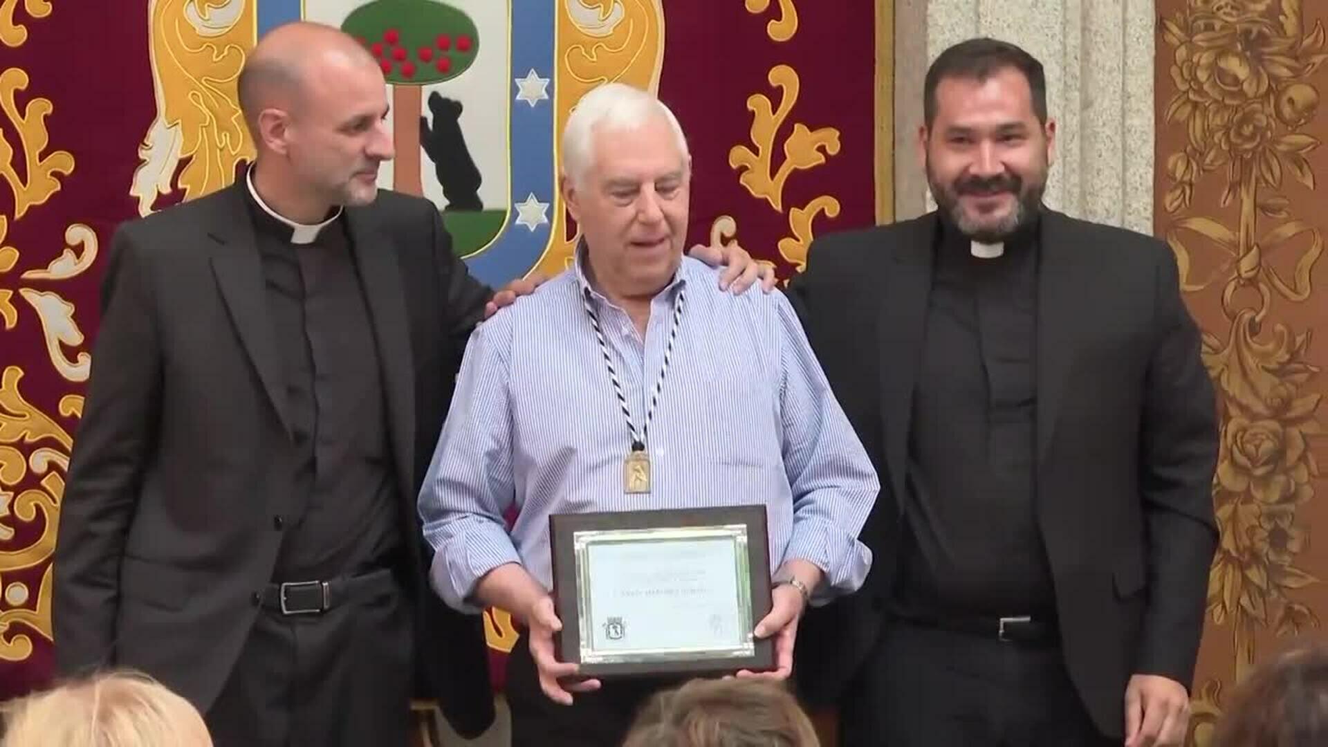 Policía Nacional, Bomberos de Valencia y un Cabo 1º de Tierra reciben las Palomas de Bronce