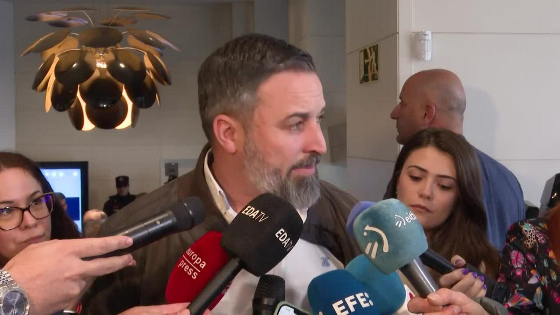 Feijóo avisa que cupo catalán es "mutación constitucional" y PSOE le acusa de financiar bulos