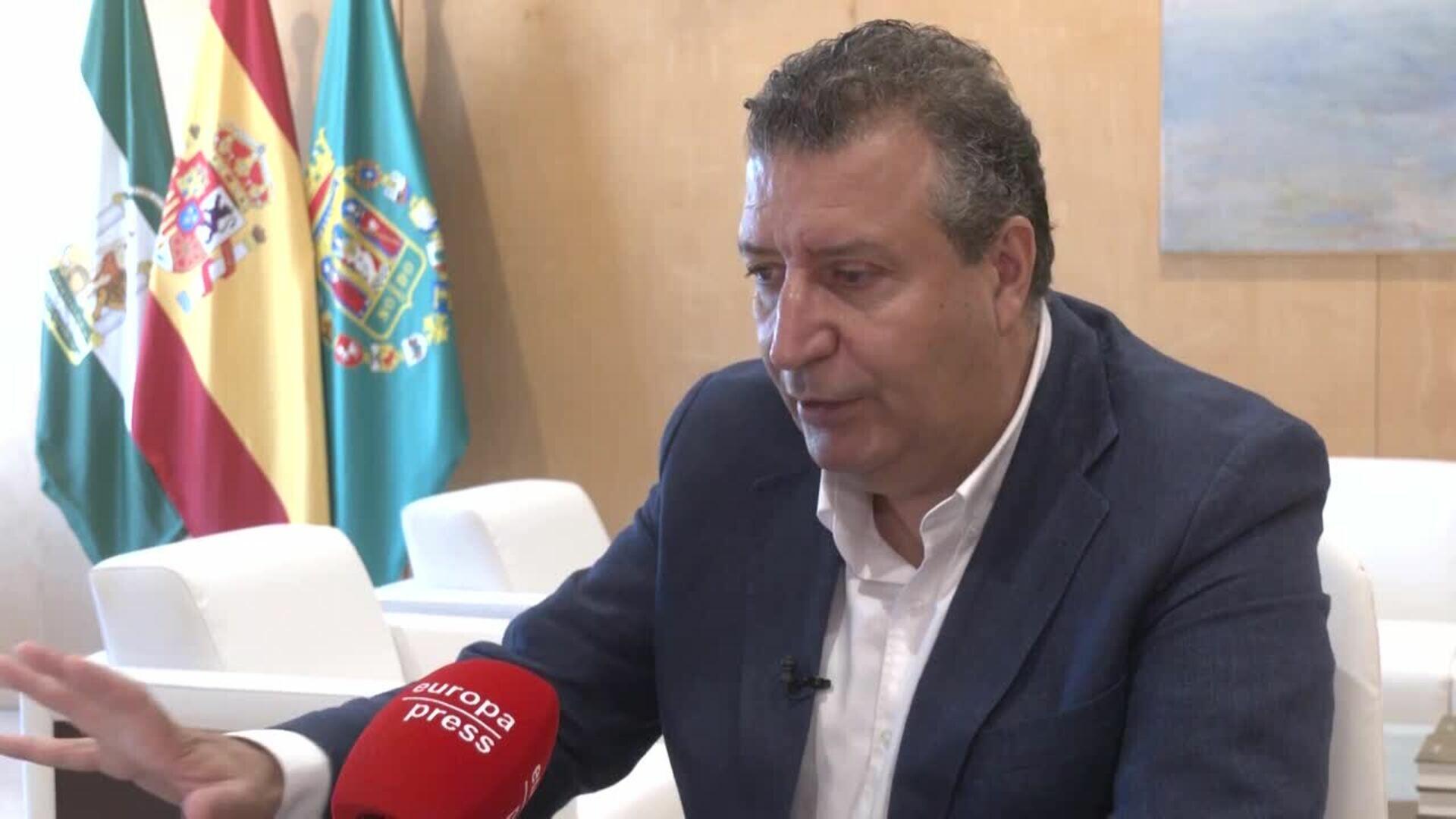 Javier Fernández pide a la Junta "luces largas" para la línea 2 del metro hacia Camas