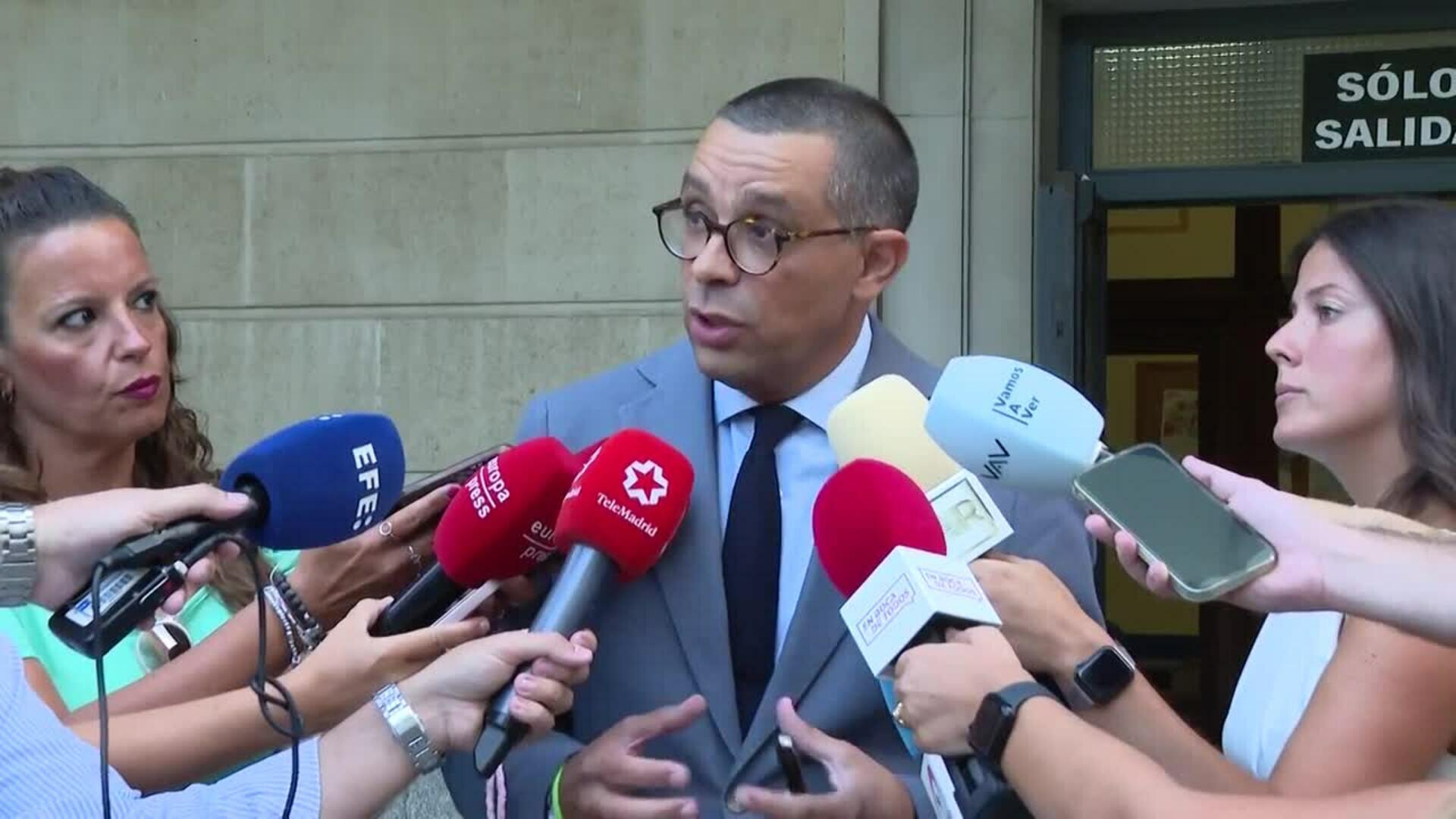 Abogado de víctima del acusado cambiado de sexo ve "malas artes" tras suspenderse el juicio