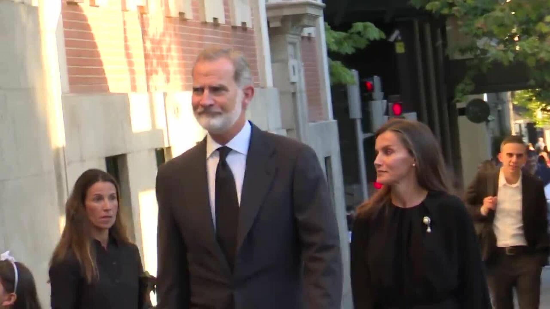 Los reyes Felipe VI y Letizia acuden al funeral de Alejandro Fernández de Araoz