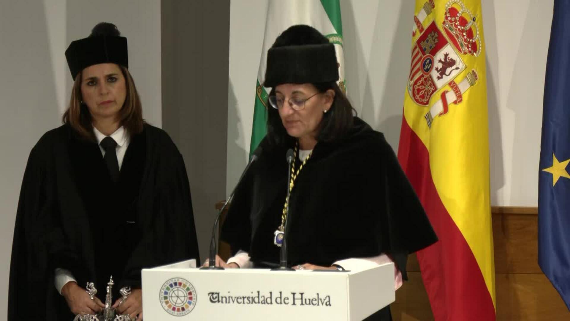 La rectora de Huelva pide a Moreno exigir igual calidad a universidades privadas que a públicas