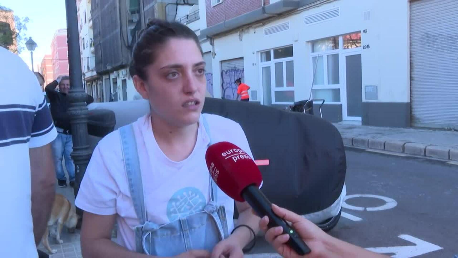 Un incendio causado por un patinete en València obliga a desalojar un edificio