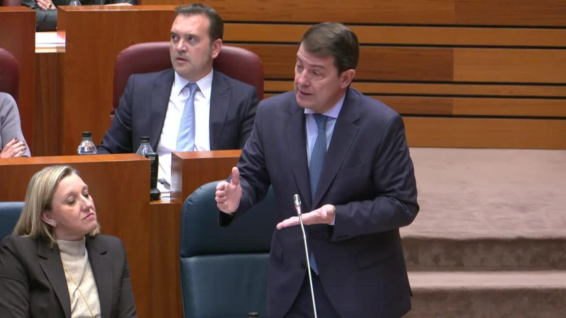 Mañueco dice a Ceña que pida ayuda a Tudanca en las ayudas al funcionamiento