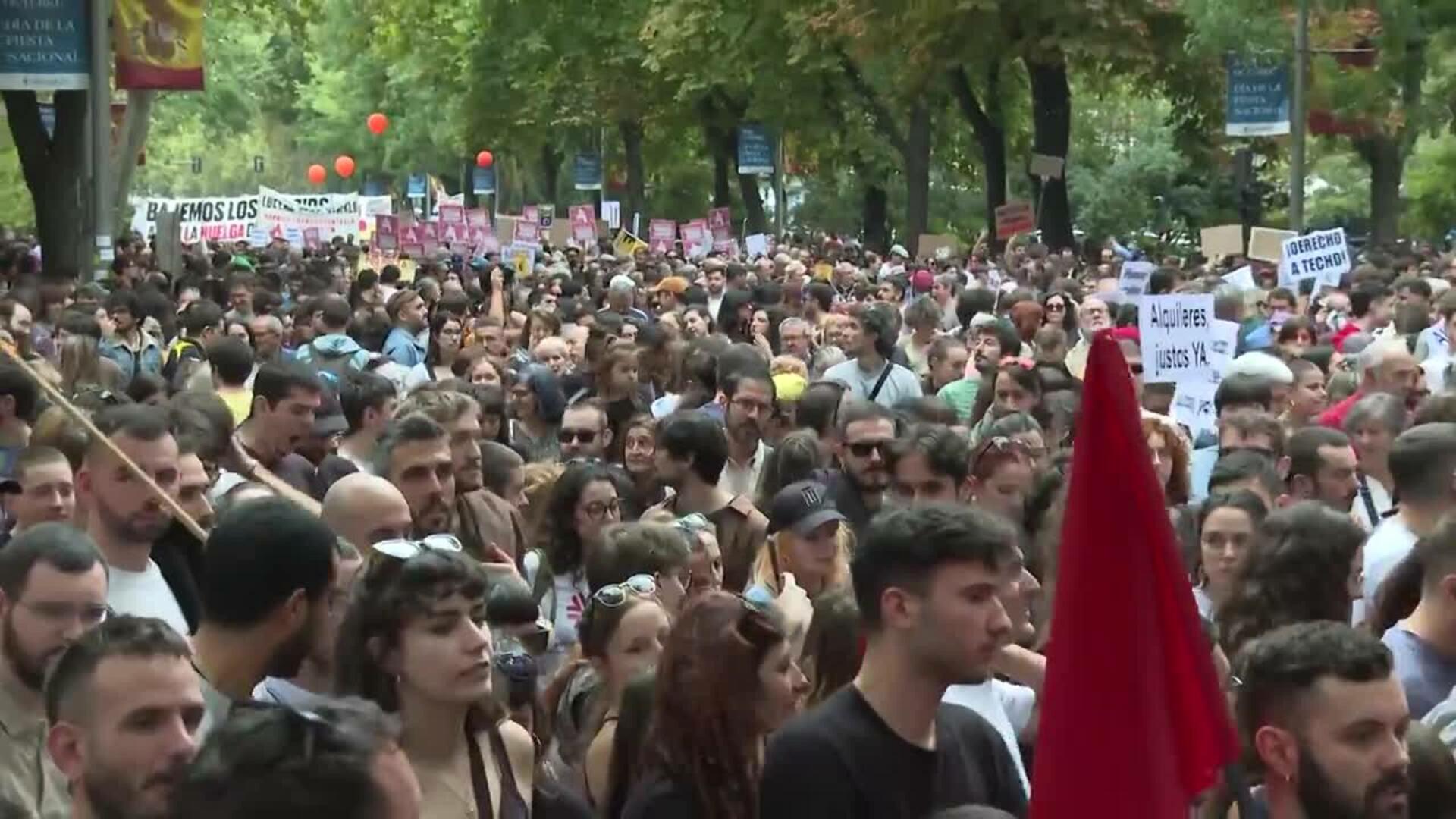 Miles de personas se manifiestan en Madrid por el derecho a la vivienda
